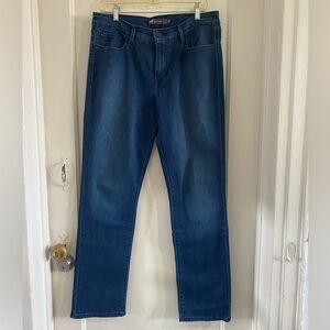 Great condition Levi’s mid rise Straight NonDistress Sz 14M - W32 L32
